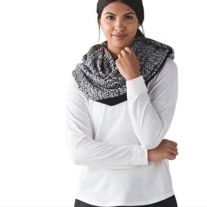 Lululemon Divinity Scarf Chunky Womens OS Soft Trax White Black Booluc Rel: 9/16